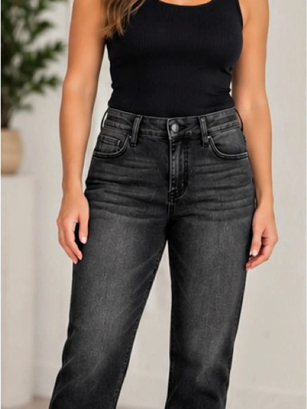 Zenana Distressed Cropped Straight Leg Jeans size 29 New With Tags NWT